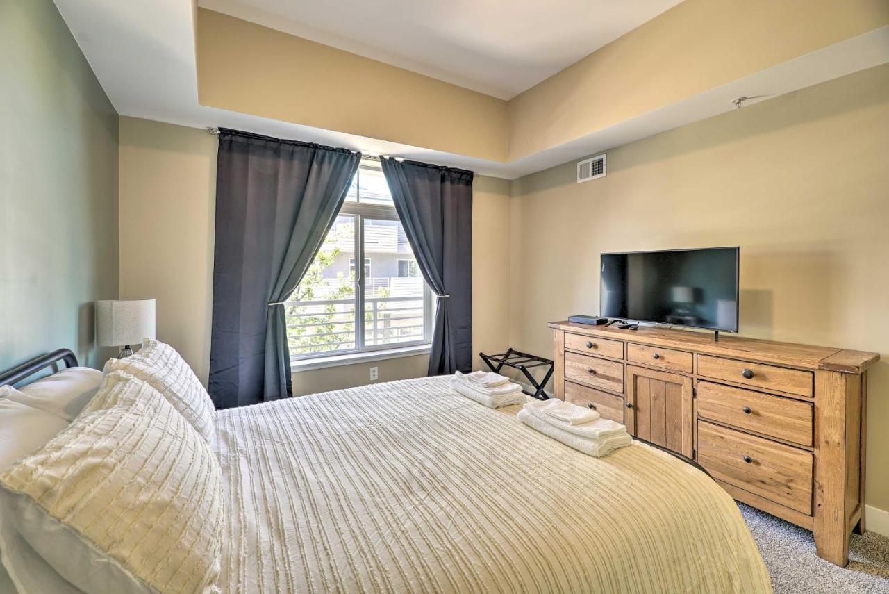 Grand Haven Condo - Walk To Nearby Hot Spots! Экстерьер фото